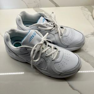 BCG Cross Trainer Tennis Shoes